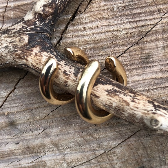 ✨Haydyn Gold Cuff Earrings!🌙 - Picture 4 of 11